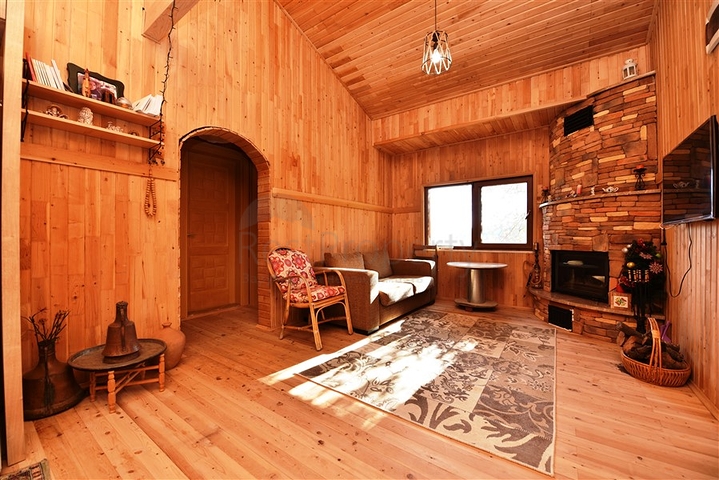 منزل خشبي مميز بين احضان الطبيعة - مع ارض زراعية مساحة 4 دونم ونصف -في ديمرتاش / الانيا 