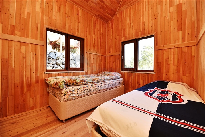 منزل خشبي مميز بين احضان الطبيعة - مع ارض زراعية مساحة 4 دونم ونصف -في ديمرتاش / الانيا 