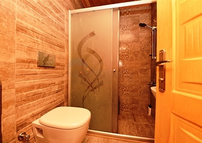 منزل خشبي مميز بين احضان الطبيعة - مع ارض زراعية مساحة 4 دونم ونصف -في ديمرتاش / الانيا 