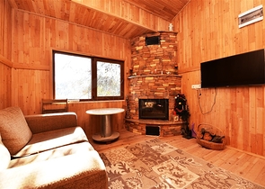 منزل خشبي مميز بين احضان الطبيعة - مع ارض زراعية مساحة 4 دونم ونصف -في ديمرتاش / الانيا 