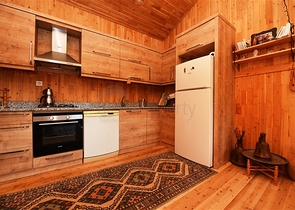 منزل خشبي مميز بين احضان الطبيعة - مع ارض زراعية مساحة 4 دونم ونصف -في ديمرتاش / الانيا 