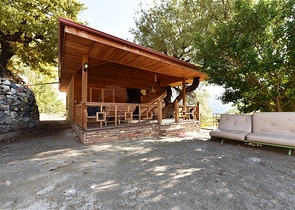 منزل خشبي مميز بين احضان الطبيعة - مع ارض زراعية مساحة 4 دونم ونصف -في ديمرتاش / الانيا 