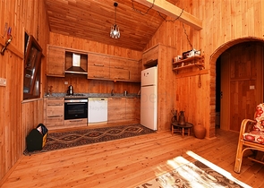 منزل خشبي مميز بين احضان الطبيعة - مع ارض زراعية مساحة 4 دونم ونصف -في ديمرتاش / الانيا 