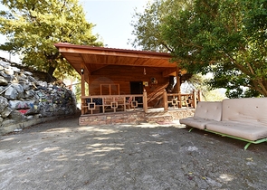 منزل خشبي مميز بين احضان الطبيعة - مع ارض زراعية مساحة 4 دونم ونصف -في ديمرتاش / الانيا 