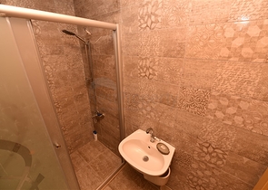 منزل خشبي مميز بين احضان الطبيعة - مع ارض زراعية مساحة 4 دونم ونصف -في ديمرتاش / الانيا 