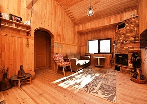 منزل خشبي مميز بين احضان الطبيعة - مع ارض زراعية مساحة 4 دونم ونصف -في ديمرتاش / الانيا 