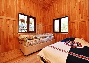 منزل خشبي مميز بين احضان الطبيعة - مع ارض زراعية مساحة 4 دونم ونصف -في ديمرتاش / الانيا 