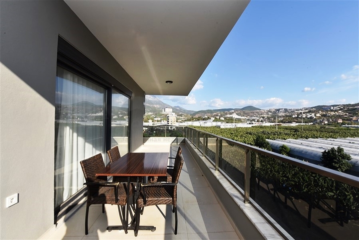 ضمن مجمع سكني حديث - قريب من البحر - شقة غرفتين وصالة في منطقة كارجي جاك / الانيا 