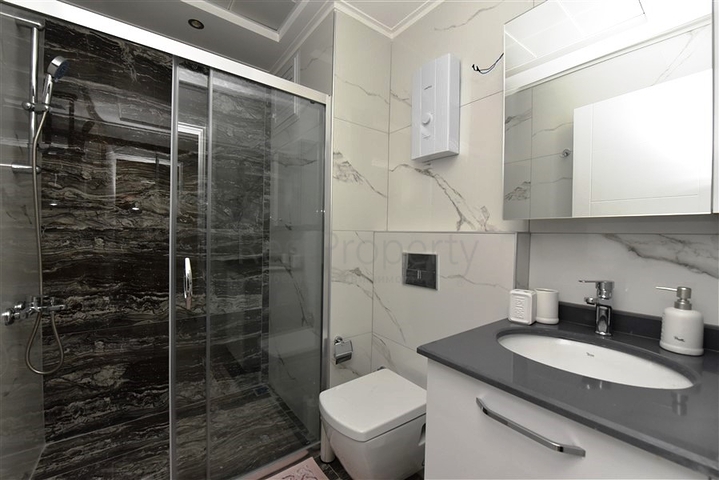 ضمن مجمع سكني حديث - قريب من البحر - شقة غرفتين وصالة في منطقة كارجي جاك / الانيا 