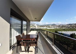 ضمن مجمع سكني حديث - قريب من البحر - شقة غرفتين وصالة في منطقة كارجي جاك / الانيا 