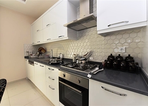 ضمن مجمع سكني حديث - قريب من البحر - شقة غرفتين وصالة في منطقة كارجي جاك / الانيا 