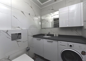 ضمن مجمع سكني حديث - قريب من البحر - شقة غرفتين وصالة في منطقة كارجي جاك / الانيا 