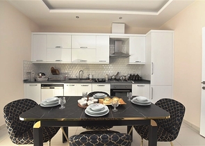 ضمن مجمع سكني حديث - قريب من البحر - شقة غرفتين وصالة في منطقة كارجي جاك / الانيا 