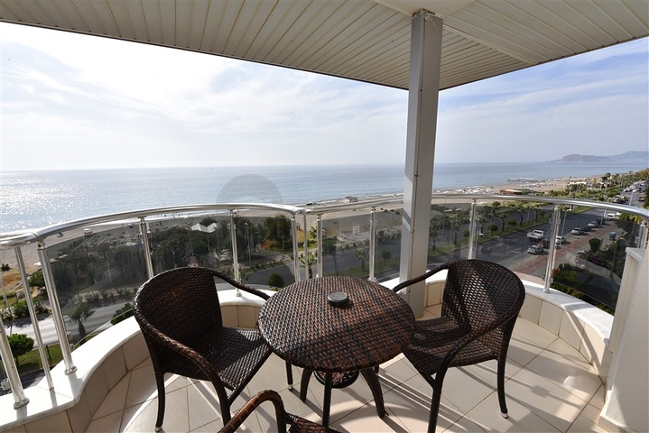 فندق للبيع - على البحر مباشرة - في مهموتلار / الانيا 