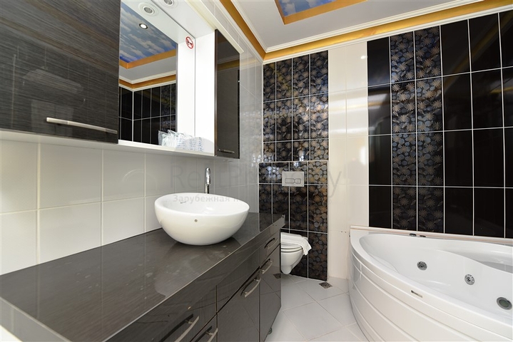 فندق للبيع - على البحر مباشرة - في مهموتلار / الانيا 