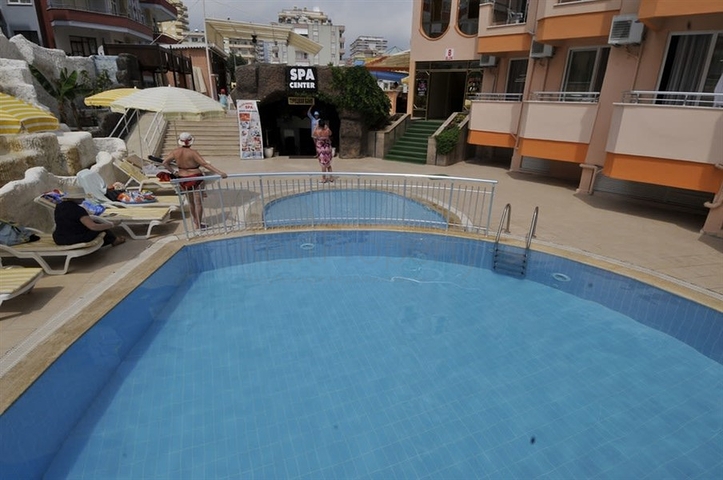 فندق للبيع - على البحر مباشرة - في مهموتلار / الانيا 