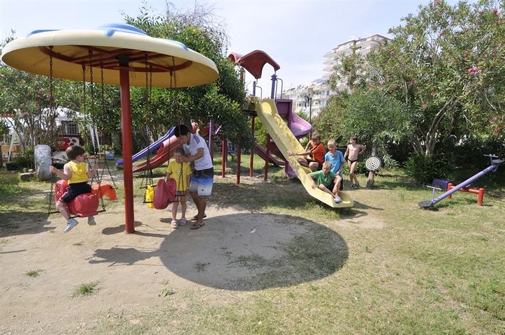 فندق للبيع - على البحر مباشرة - في مهموتلار / الانيا 