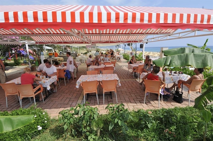 فندق للبيع - على البحر مباشرة - في مهموتلار / الانيا 