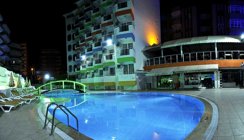 فندق للبيع - على البحر مباشرة - في مهموتلار / الانيا 