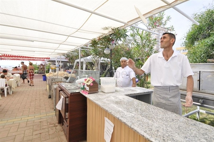 فندق للبيع - على البحر مباشرة - في مهموتلار / الانيا 