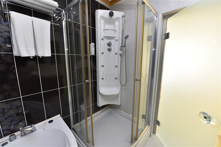 فندق للبيع - على البحر مباشرة - في مهموتلار / الانيا 