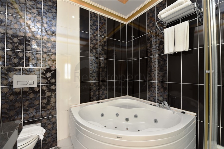 فندق للبيع - على البحر مباشرة - في مهموتلار / الانيا 