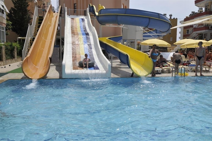 فندق للبيع - على البحر مباشرة - في مهموتلار / الانيا 