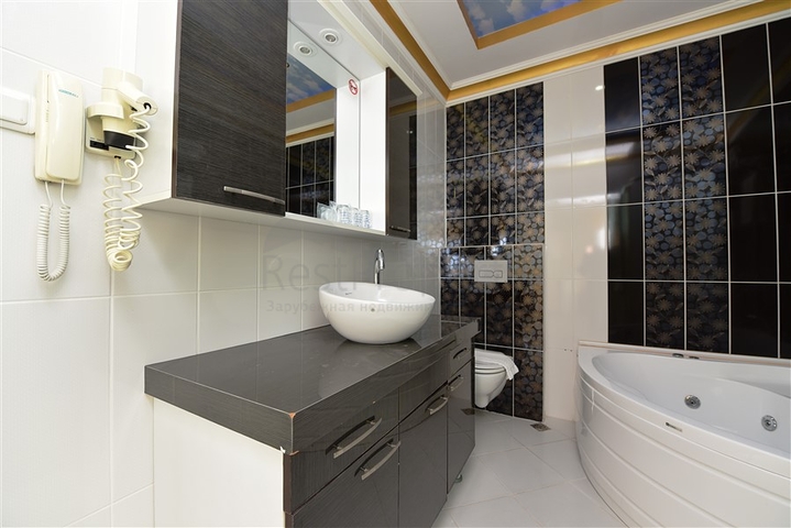 فندق للبيع - على البحر مباشرة - في مهموتلار / الانيا 