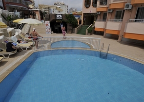 فندق للبيع - على البحر مباشرة - في مهموتلار / الانيا 