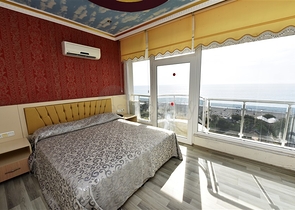 فندق للبيع - على البحر مباشرة - في مهموتلار / الانيا 