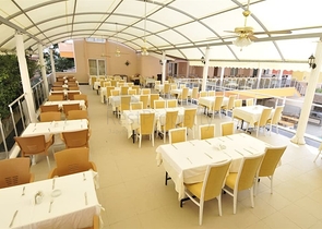 فندق للبيع - على البحر مباشرة - في مهموتلار / الانيا 