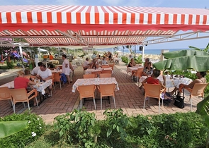 فندق للبيع - على البحر مباشرة - في مهموتلار / الانيا 