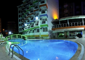 فندق للبيع - على البحر مباشرة - في مهموتلار / الانيا 