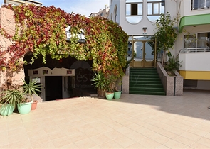 فندق للبيع - على البحر مباشرة - في مهموتلار / الانيا 