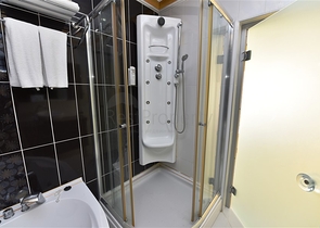 فندق للبيع - على البحر مباشرة - في مهموتلار / الانيا 