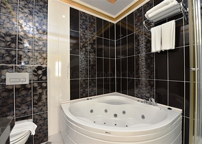 فندق للبيع - على البحر مباشرة - في مهموتلار / الانيا 