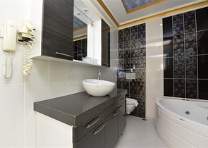 فندق للبيع - على البحر مباشرة - في مهموتلار / الانيا 