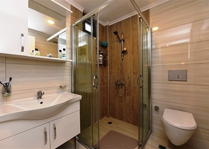 شقة سكنية فاخرة - 2  غرفة وصالة -مفروشة - ضمن مجمع سكني جديد -في مهموتلار / الانيا 