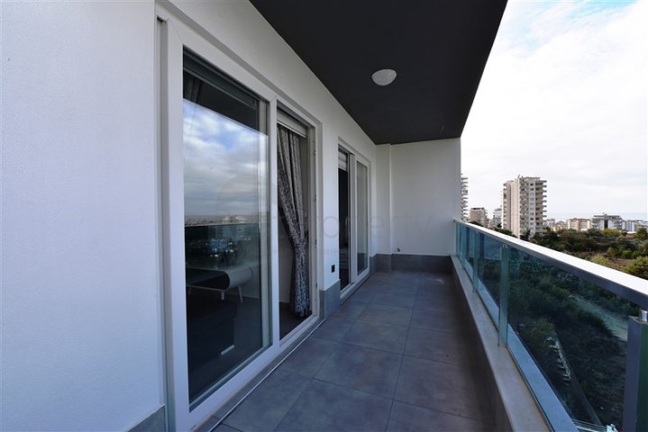 ضمن مجمع يضم كافة الخدمات - شقة مؤثثة من تصميم غرفة وصالة - في مهموتلار / الانيا 