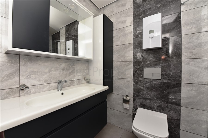 ضمن مجمع يضم كافة الخدمات - شقة مؤثثة من تصميم غرفة وصالة - في مهموتلار / الانيا 