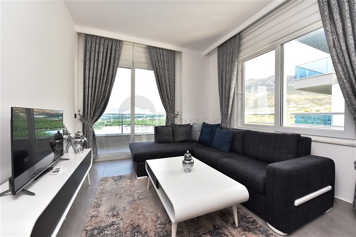 ضمن مجمع يضم كافة الخدمات - شقة مؤثثة من تصميم غرفة وصالة - في مهموتلار / الانيا 