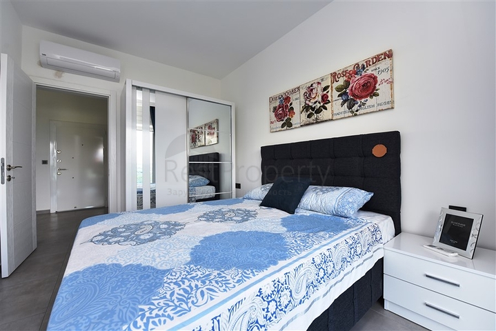 ضمن مجمع يضم كافة الخدمات - شقة مؤثثة من تصميم غرفة وصالة - في مهموتلار / الانيا 