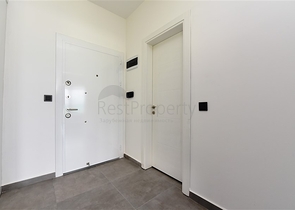 ضمن مجمع يضم كافة الخدمات - شقة مؤثثة من تصميم غرفة وصالة - في مهموتلار / الانيا 