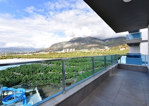 ضمن مجمع يضم كافة الخدمات - شقة مؤثثة من تصميم غرفة وصالة - في مهموتلار / الانيا 