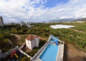 ضمن مجمع يضم كافة الخدمات - شقة مؤثثة من تصميم غرفة وصالة - في مهموتلار / الانيا 