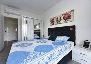 ضمن مجمع يضم كافة الخدمات - شقة مؤثثة من تصميم غرفة وصالة - في مهموتلار / الانيا 