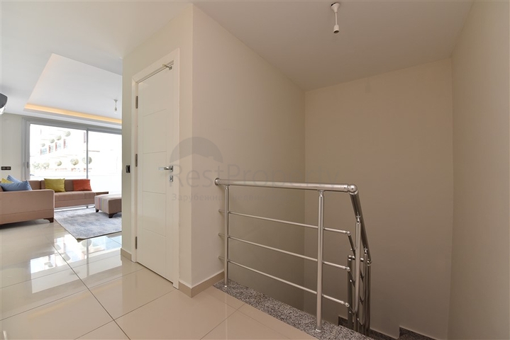 دوبلكس ارضية - تصميم غرفتين وصالة - ضمن مجمع يضم كافة الخدمات في كاستل / الانيا 