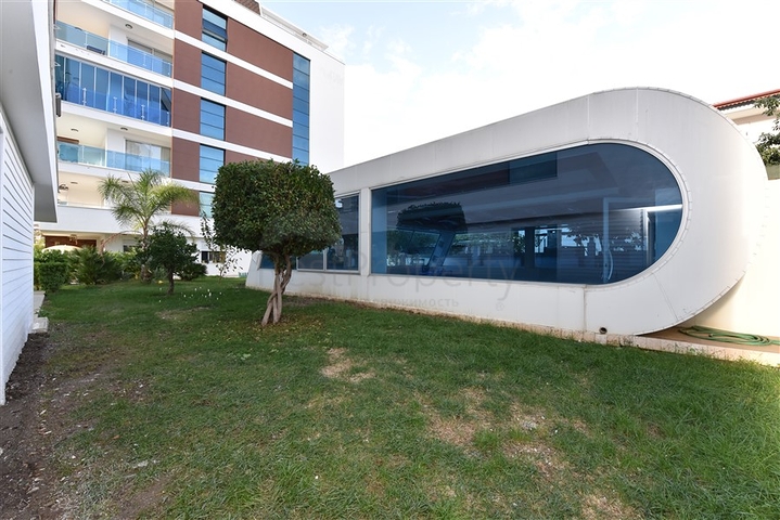 دوبلكس ارضية - تصميم غرفتين وصالة - ضمن مجمع يضم كافة الخدمات في كاستل / الانيا 