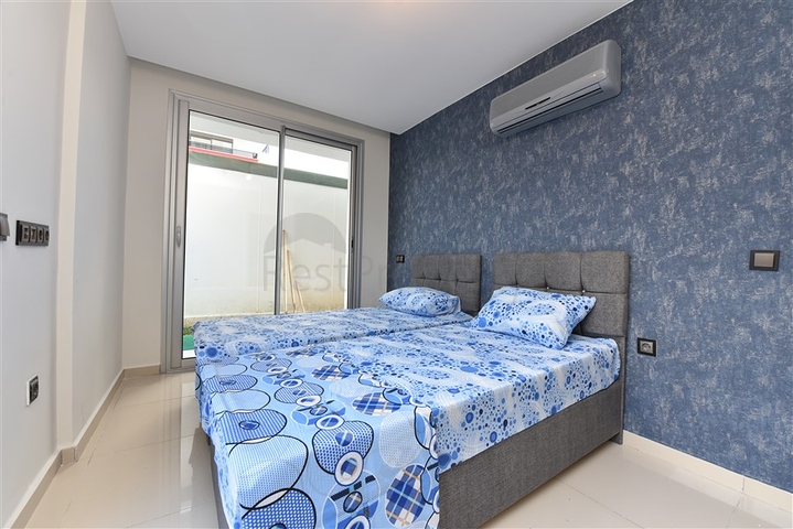 دوبلكس ارضية - تصميم غرفتين وصالة - ضمن مجمع يضم كافة الخدمات في كاستل / الانيا 