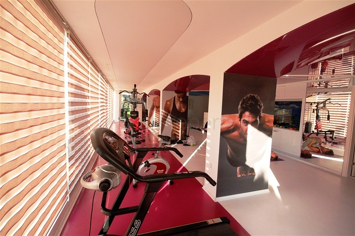 دوبلكس ارضية - تصميم غرفتين وصالة - ضمن مجمع يضم كافة الخدمات في كاستل / الانيا 